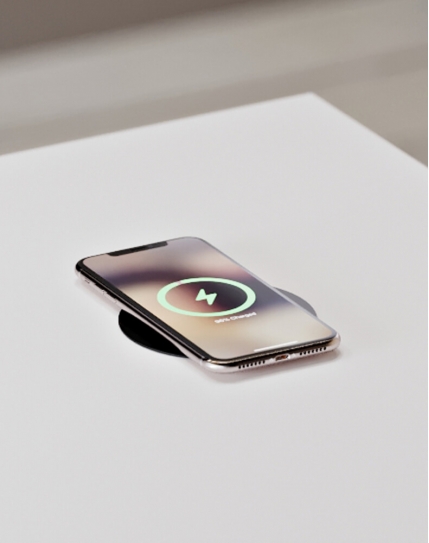 Embedded Smartphone Wireless Fast Charger